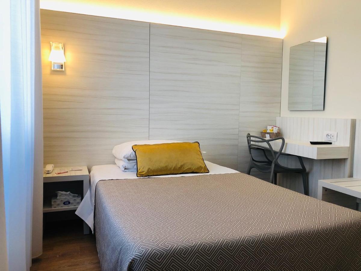 Hotel La Nuova Rotaia Gallarate Eksteriør bilde